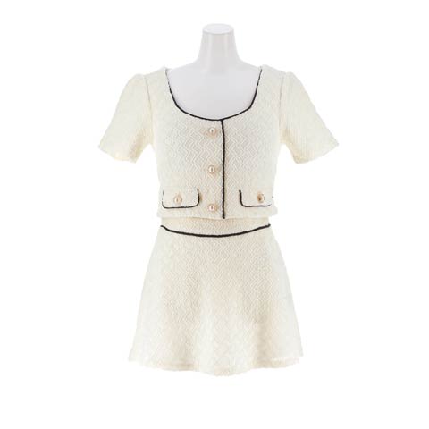 10/8新作!ジオメトリックパイピングパールビジュー半袖Aラインミニ丈セットアップキャバドレス[SML/3サイズ展開][伊藤桃々着用](ホワイト-Sサイズ)