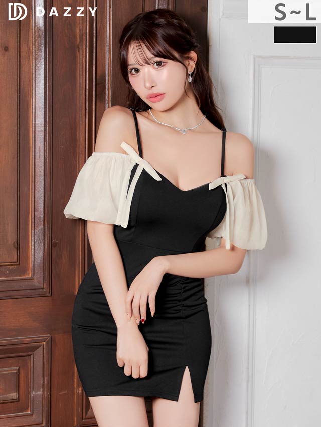 1/14新作![伊藤桃々着用]SEXYなオフショル×二の腕カバーシフォンギャザー袖にリボンでCUTEなスリットミニ丈キャバドレス