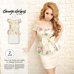 [S/Mサイズ]パールチェック×花柄オフショルダーリボンブローチ付ペプラムミニドレス[change clothes][韓国ドレス]