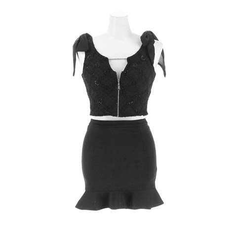 11/19新作!輝くスパンコールに谷間魅せビジュージップ×CUTEリボン肩紐なマーメイドミニ丈セットアップ(ブラック-Sサイズ)