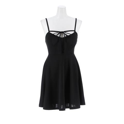 1/7新作![伊藤桃々着用]胸元がセクシーなワンカラーデコルテリボンキャミソール体型カバーAラインミニ丈キャバドレス(ブラック-Sサイズ)