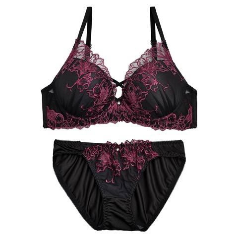 【三上悠亜着用】シアーエンブロイダリーブラジャー&フルバックショーツ(ブラック-A70/ショーツM)