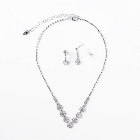 8/13新作![2点SET]ラグジュアリーフラワーモチーフネックレス＆ピアスセット(シルバー-フリーサイズ)