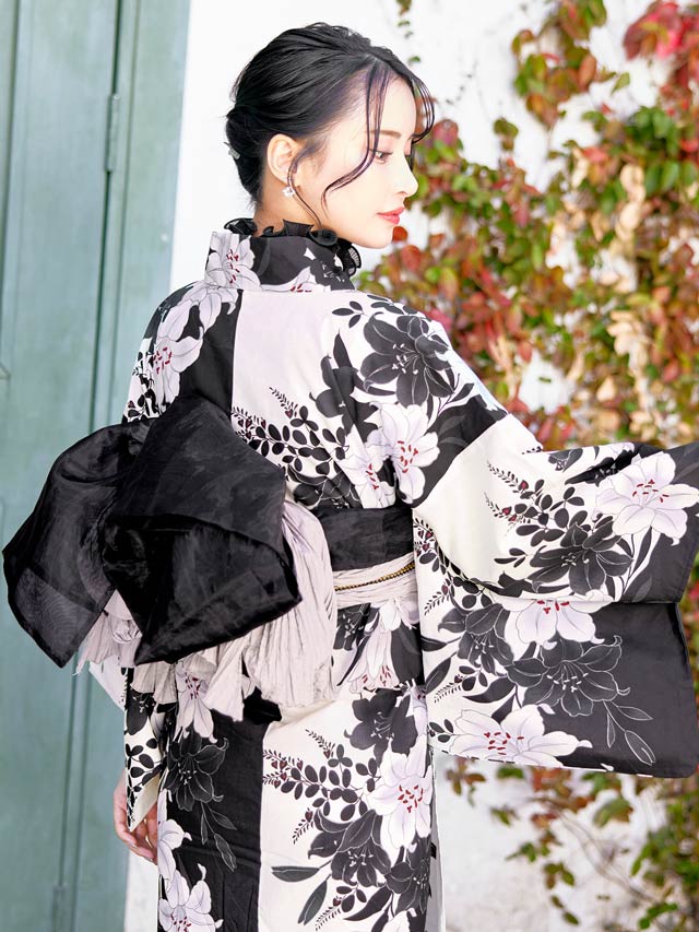 セパレート浴衣] ディープホワイト百合柄浴衣【YUKATA by dazzy