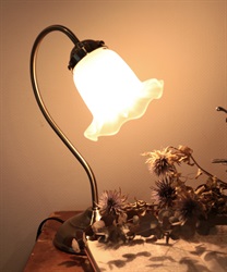 アンティーク リリーフラワーデザイン テーブルランプ クラシカル 白熱灯照明器具