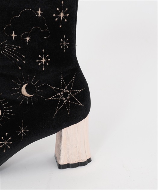 天体モチーフ刺繍ベロアブーツ | POETIQUE | axes femme online shop